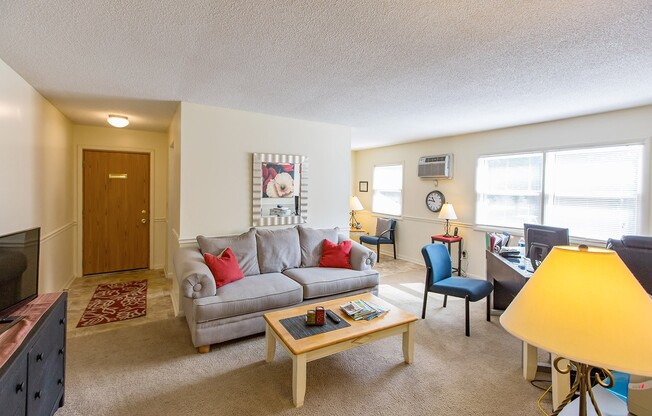 2 beds, 1 bath, 830 sqft, $1,000, Unit 600-3C
