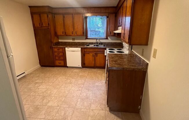 2 beds, 1 bath, 903 sqft, $1,240, Unit M-11