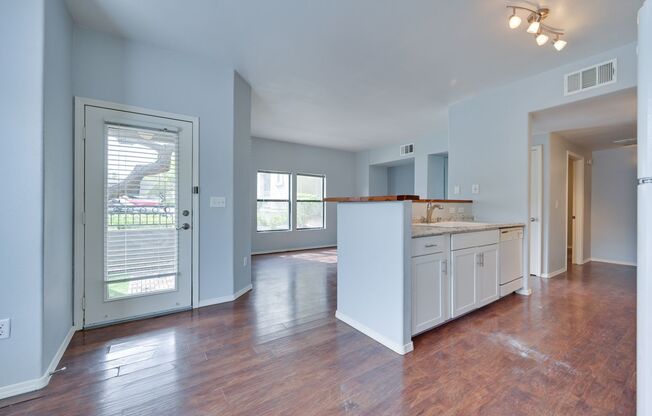 1 bed, 1 bath, $1,300, Unit # 1061