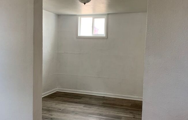 1 bed, 1 bath, $650, Unit Unit G