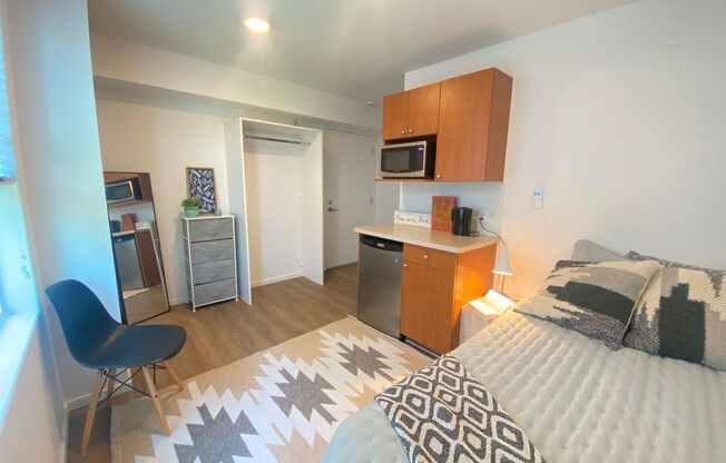 Studio, 1 bath, 175 sqft, $1,280, Unit 4413