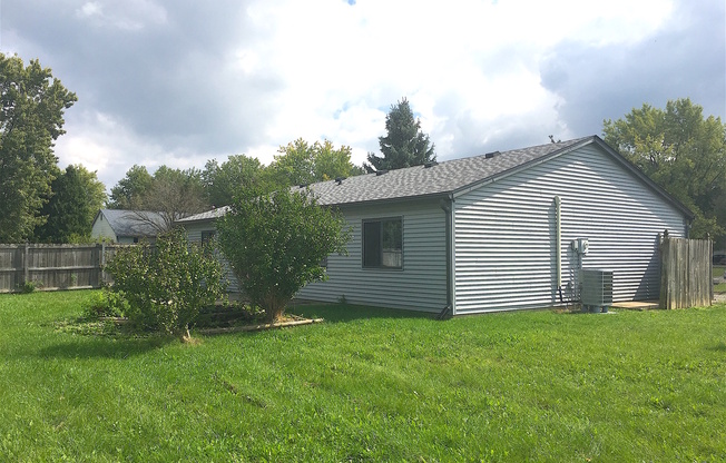 Fantastic Ranch 3 Bedroom 1.5 Bathroom home SE side of Indy in Franklin Township!