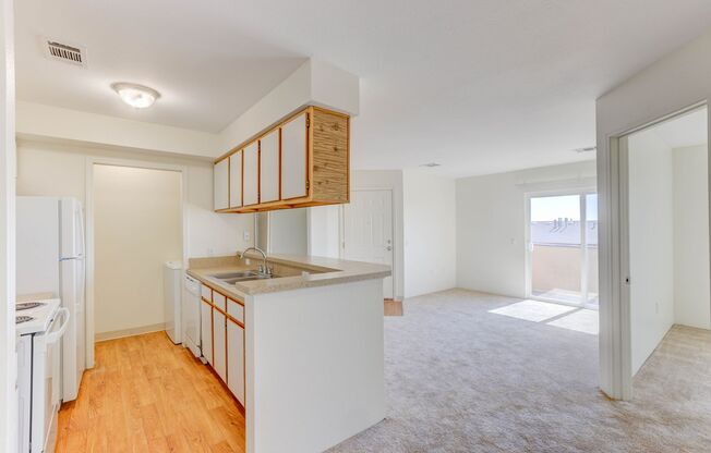 2 beds, 1 bath, 824 sqft, $1,775, Unit 13-306