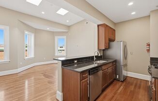 Columbia Heights Penthouse Condo | 1 Bed | 1 Bath | 600 Sf