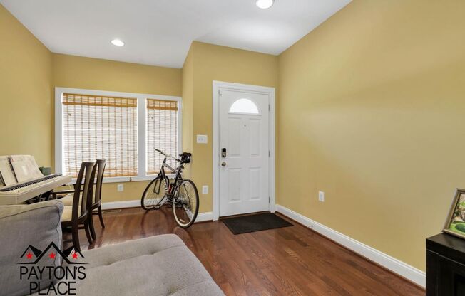 Townhome Style Condo with Parking