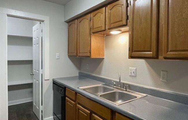 2 beds, 2 baths, 931 sqft, $1,225, Unit 02-0212
