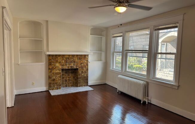 3 beds, 1 bath, $2,395, Unit 5714A Beacon Street