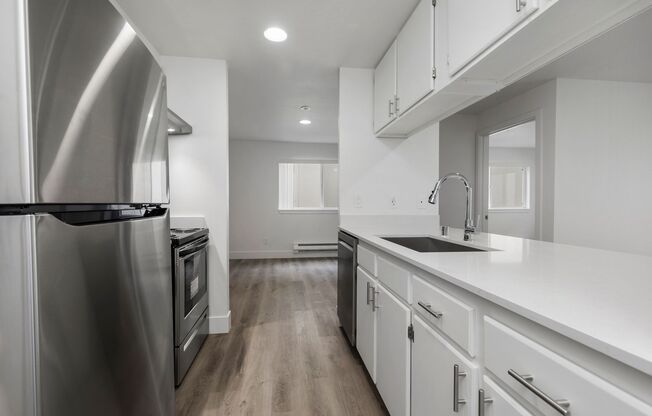 2 beds, 1 bath, 950 sqft, $1,925, Unit UNIT 2B