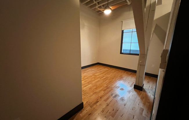 1 bed, 1 bath, 715 sqft, $1,365