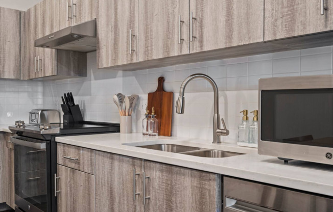 2 beds, 2 baths, 1,075 sqft, $1,670