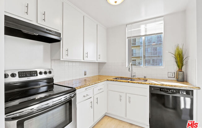 1 bed, 2 baths, 1,076 sqft, $3,400, Unit 703