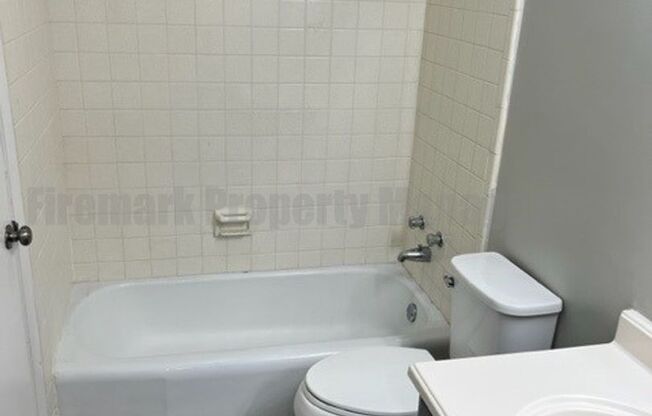 1 bed, 1 bath, $850, Unit B07