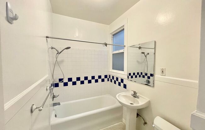 1 bed, 1 bath, $2,600, Unit 1580 Golden Gate #204