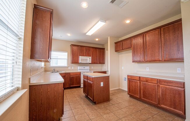 Spacious 4/2.5 Rental in Great ISD & LOTS of Recreational fun close by!