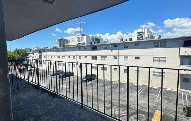 1 bed, 1 bath, 650 sqft, $1,650, Unit 1600-305