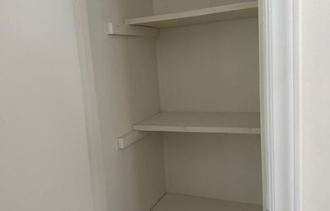 2 beds, 1 bath, 940 sqft, $1,125, Unit 203N