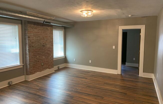 3 beds, 1 bath, $2,425, Unit Apt. #5