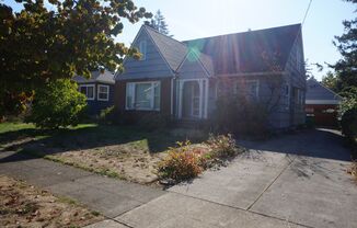 SE Portland 4 bedroom 2 bathroom Jewel