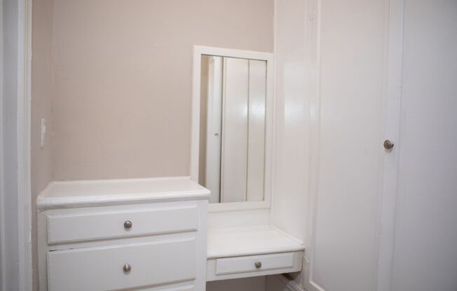 Studio, 1 bath, 450 sqft, $1,375, Unit 307