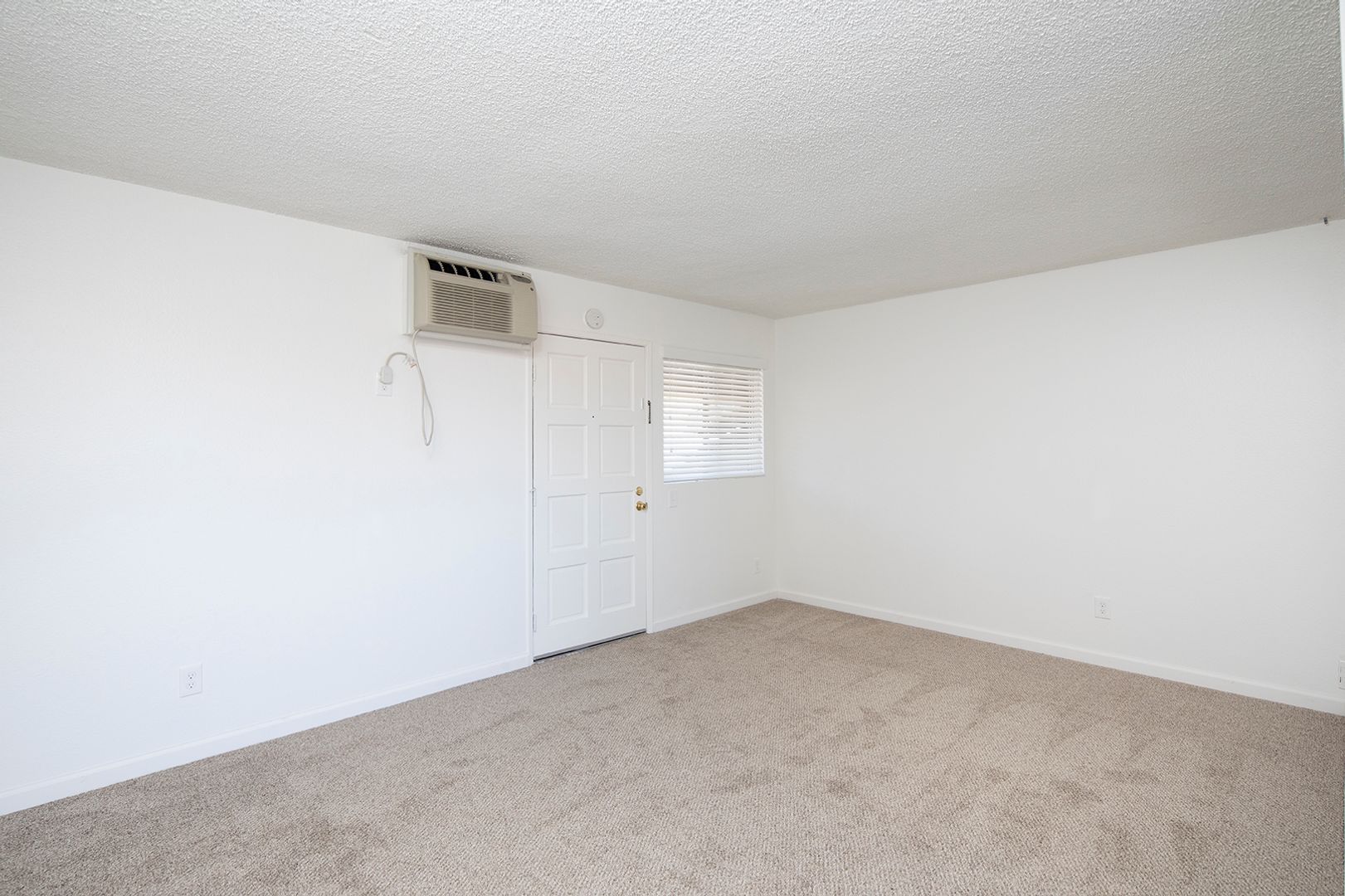 Large One Bedroom with A/C in a Gated Chula Vista Community