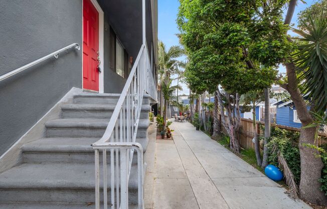 1056 E 6th, Long Beach