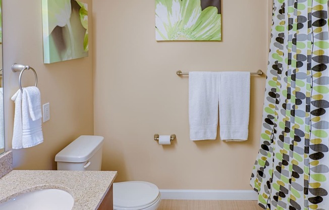 Dakota Ridge Bathroom Williston ND Apartments for rent