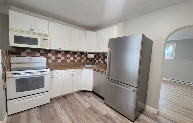 2 beds, 1 bath, 900 sqft, $2,450, Unit 4