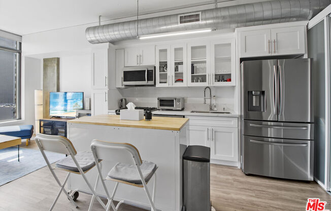 1 bed, 1 bath, 930 sqft, $3,000, Unit 813