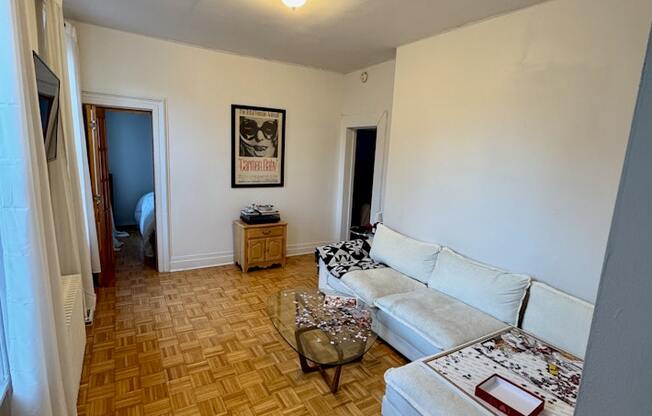 2 beds, 1 bath, $3,400, Unit 2