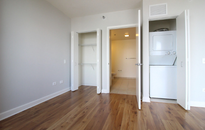 499 W FULTON ST