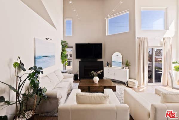 11938 Courtleigh Dr Apt 2