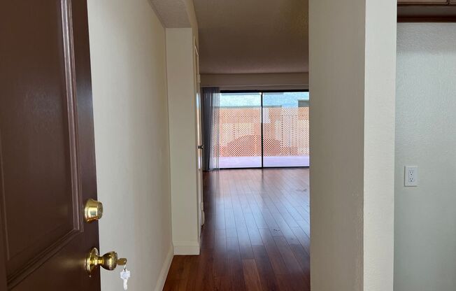 466-462 RIVERDALE DR.