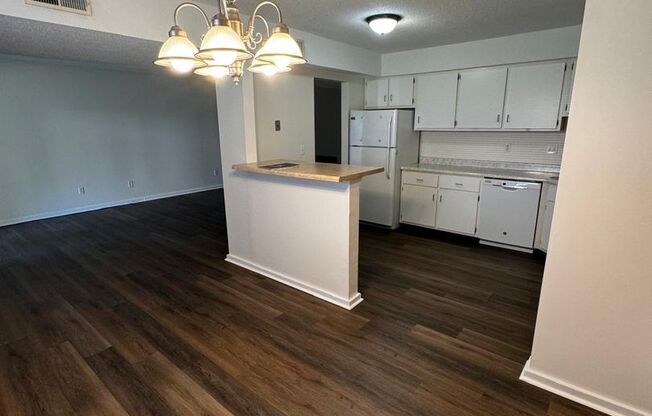 2 beds, 1 bath, 1,200 sqft, $1,295, Unit UNIT 13A *