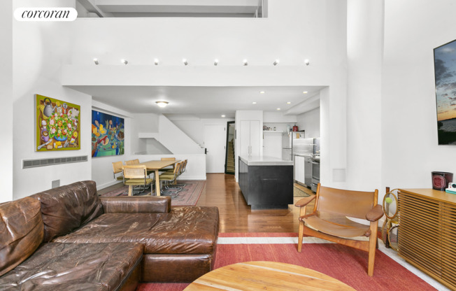 251 W 19 ST