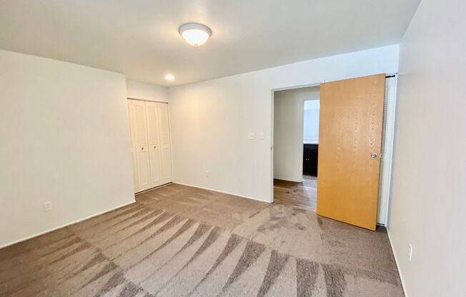 2 beds, 1 bath, 1,000 sqft, $1,295, Unit 112