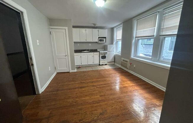 Studio, 1 bath, 280 sqft, $890, Unit B12