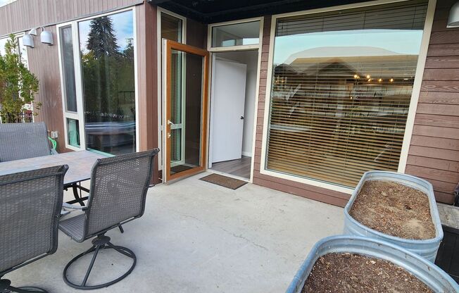 2 beds, 2 baths, $2,000, Unit # 105