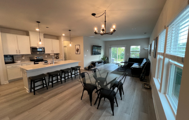4256 SKYRIDGE DR