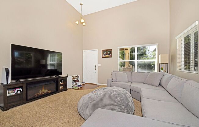 2-Story Townhome - Excellent Condition