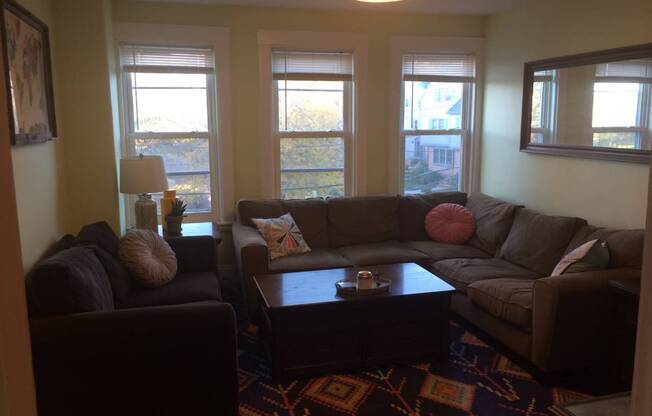 2 beds, 1 bath, 1,000 sqft, $2,300, Unit Apartment #2