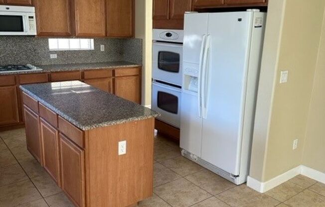 Beautiful 4 bedroom home In Paseos Summerlin - minutes from DT Summerlin and Red Rock Canyon!!