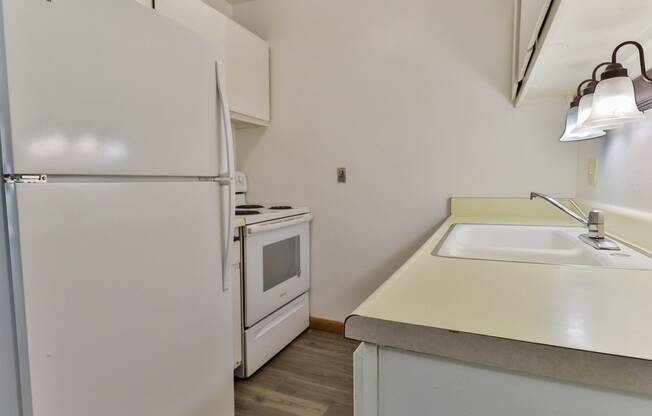 Welcome to Alverno Pool Apartments