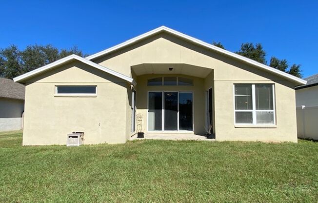 Lovely 4 bedroom 2 bathroom home in Valrico!