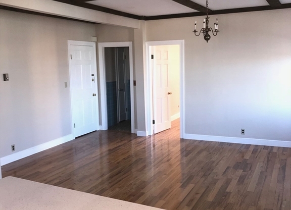 1 bed, 1 bath, 800 sqft, $1,920, Unit 5