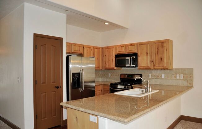 3 bed 2.5 bath Townhome with A/C & gas fireplace