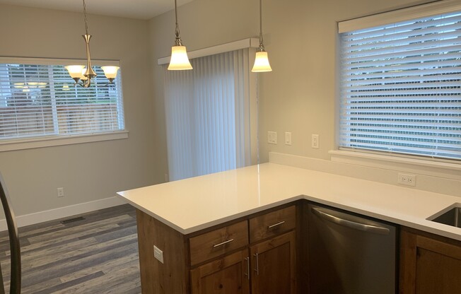 1204 1206 MARIEL PL S