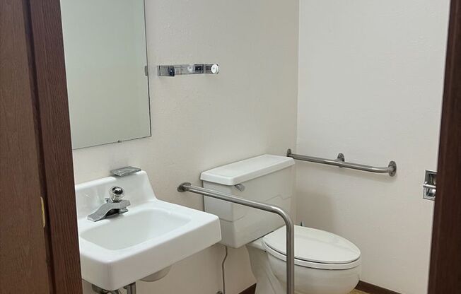 Studio, 1 bath, 460 sqft, $600, Unit 9