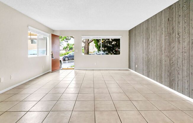 Great Three bedroom in UTC! Available now!