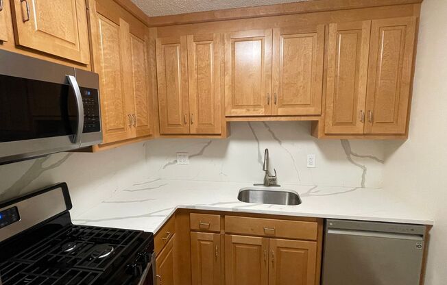 1 bed, 1 bath, 800 sqft, $1,835, Unit 9H