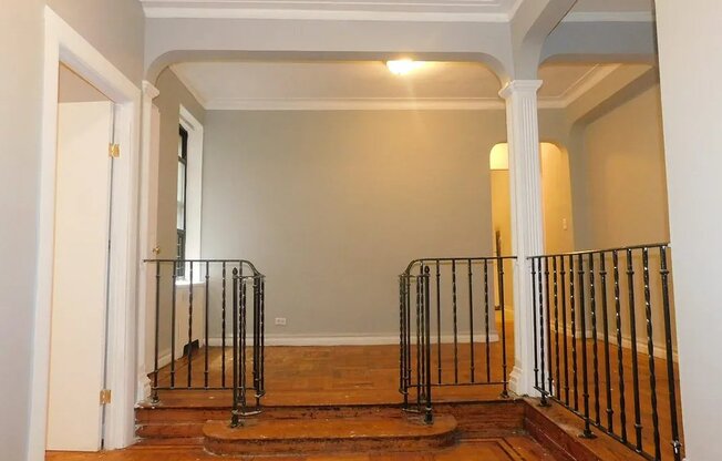 253 E 181 ST
